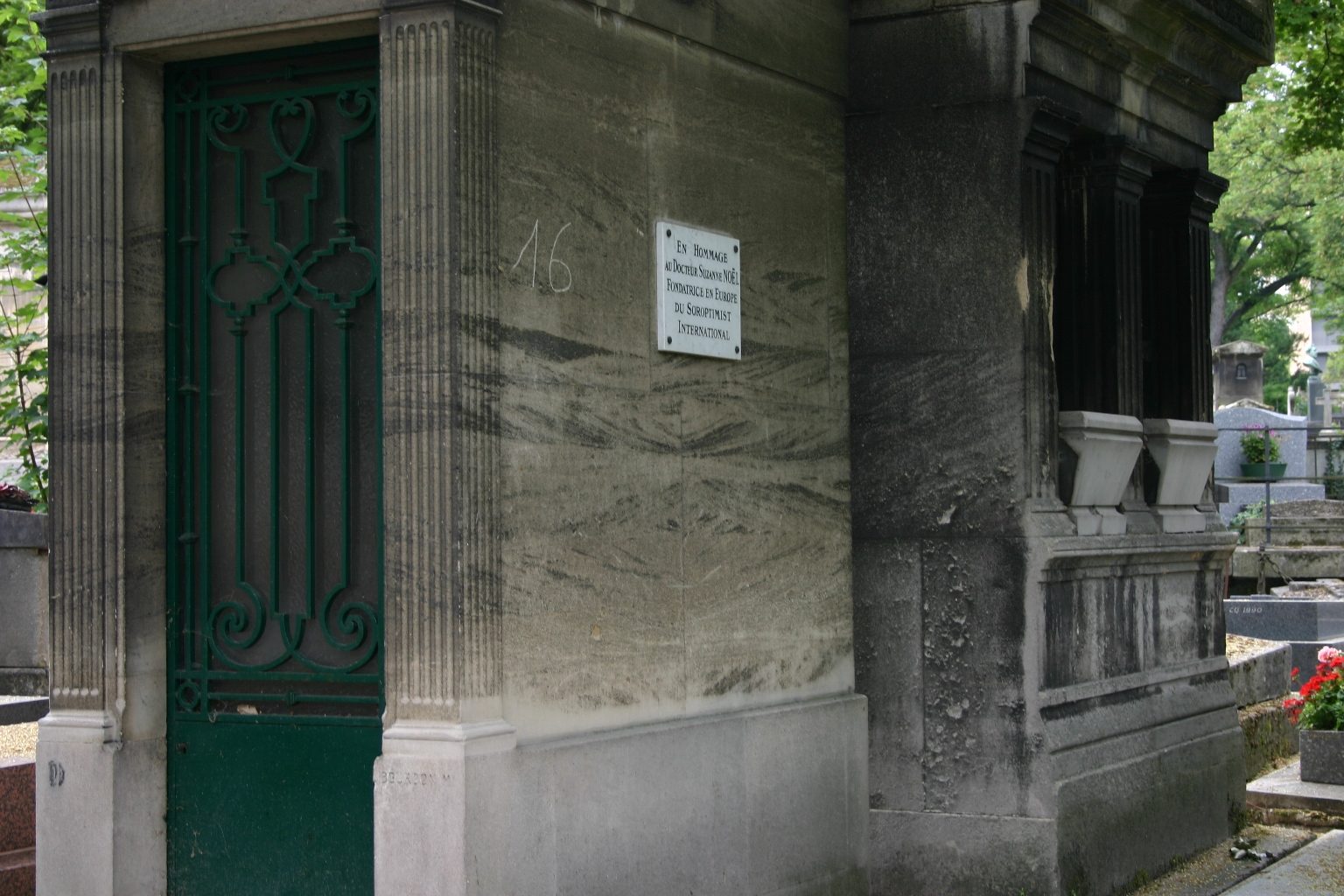 Suzanne Noel's tomb and memorial tablet, Montmartre Cemetery, Paris (3).JPG